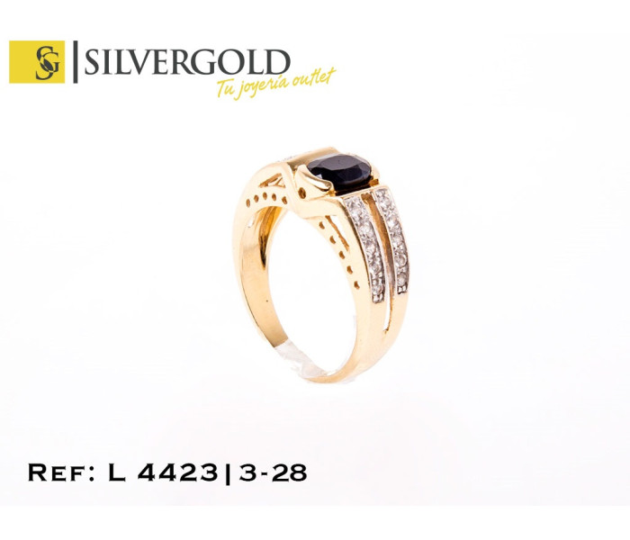 1-3-28-1-DES.PROM.10-L 4423 Anillo con piedra azabache oval y zirconitas a los lados. Oro 18 Kt. Talla 14.