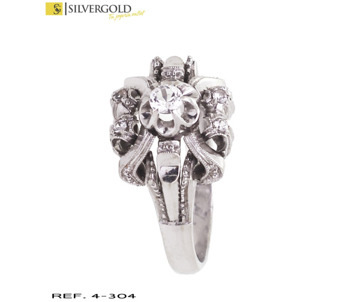 1-4-304-3-Anillo oro blanco 18Kt. con rosetón de circonitas labrado