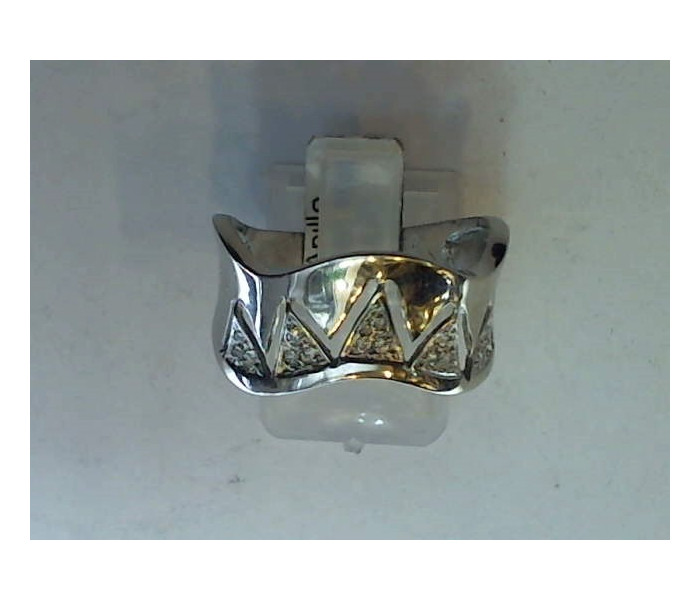 1-4-670-1-Anillo oro blanco ondulado con triAtildeiexclngulos de zirconitas (T. 19 L 4451)