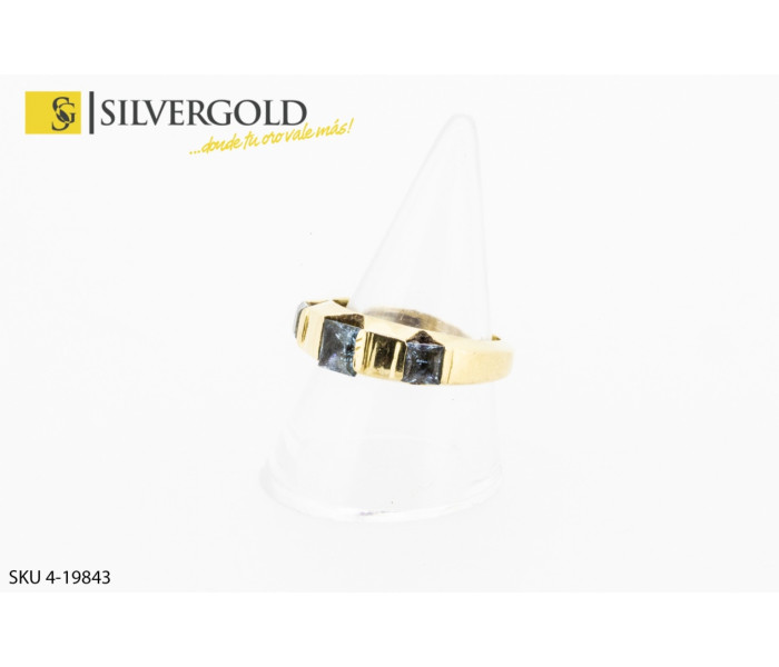 1-4-19843-1-Anillo 3 piedras celestes. Oro 18 kt. .