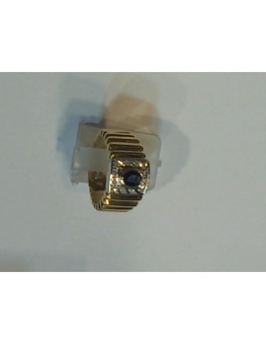 1-1-20185-1-Dia-anillo semiancho labrado con detalle de zafiro con diamantes de 0.12 Aprox.alrrededor